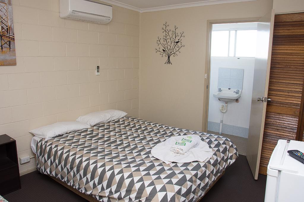 The Swiss Motel Cooma Exterior photo