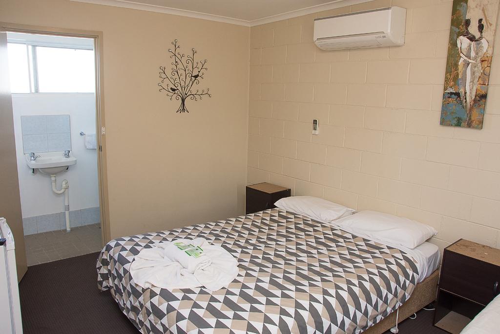 The Swiss Motel Cooma Exterior photo