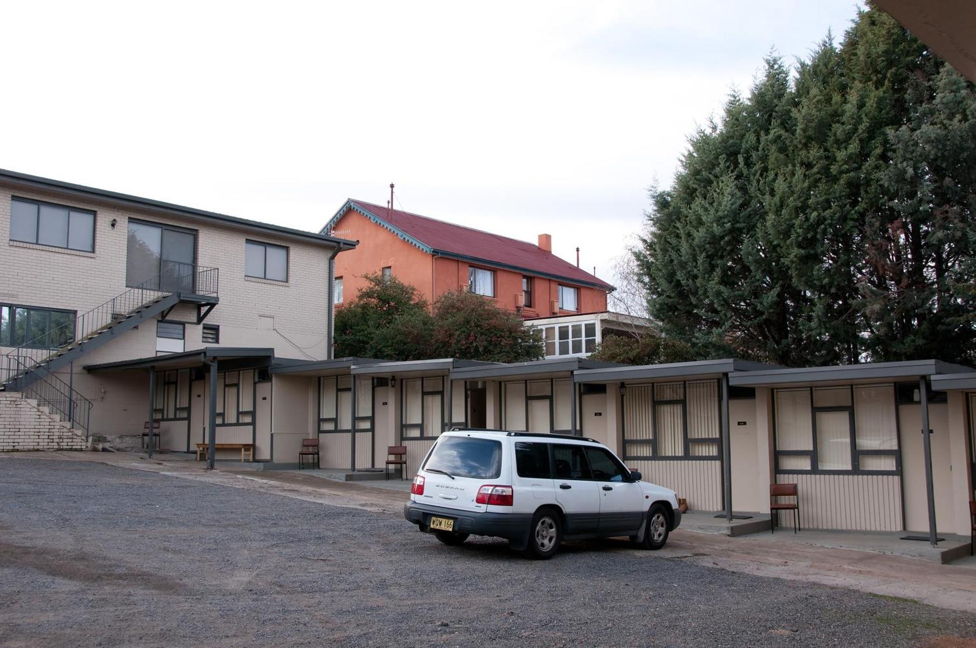 The Swiss Motel Cooma Exterior photo