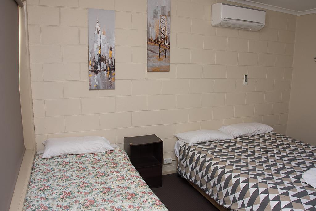 The Swiss Motel Cooma Exterior photo