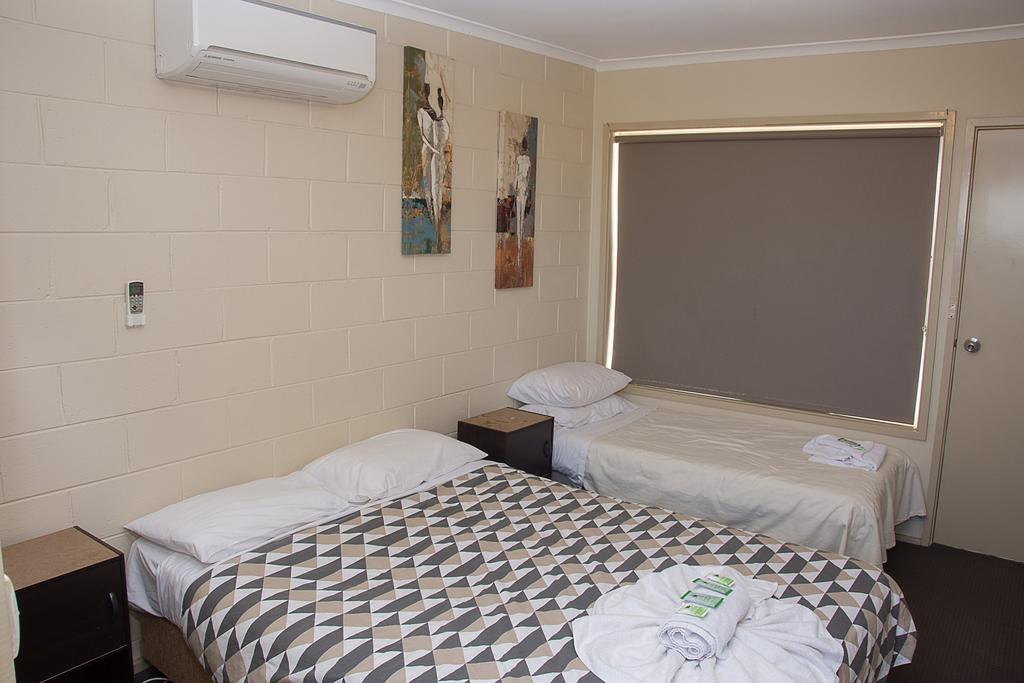 The Swiss Motel Cooma Exterior photo