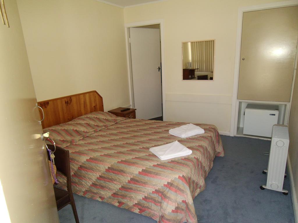 The Swiss Motel Cooma Exterior photo