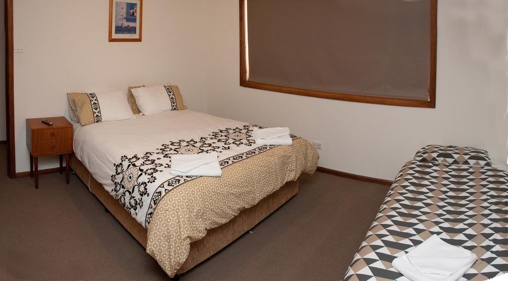 The Swiss Motel Cooma Exterior photo
