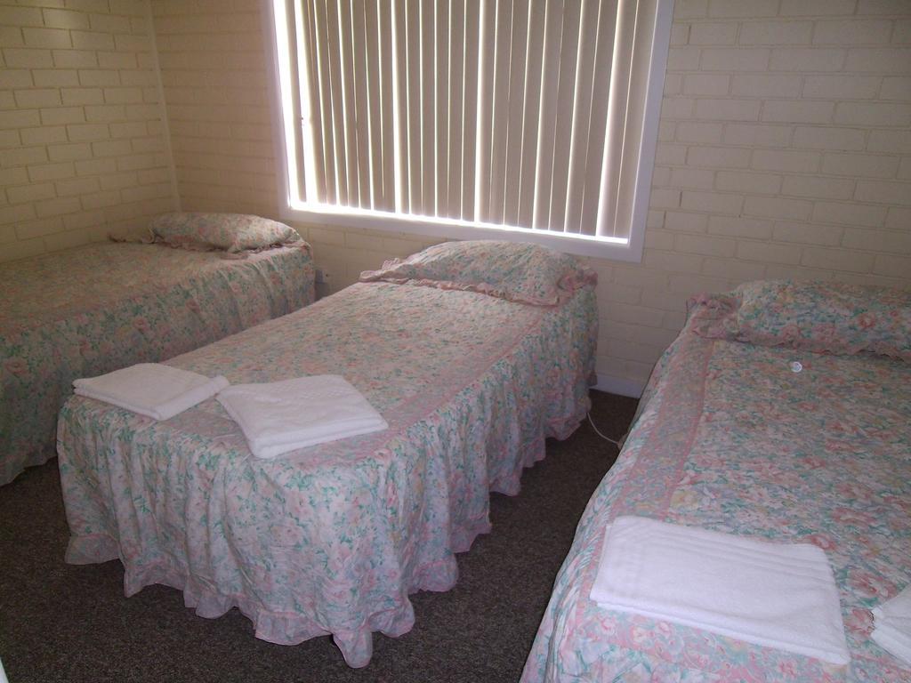 The Swiss Motel Cooma Exterior photo