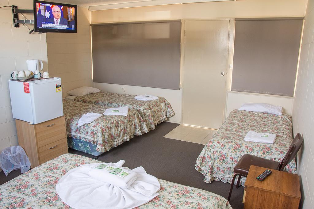 The Swiss Motel Cooma Exterior photo