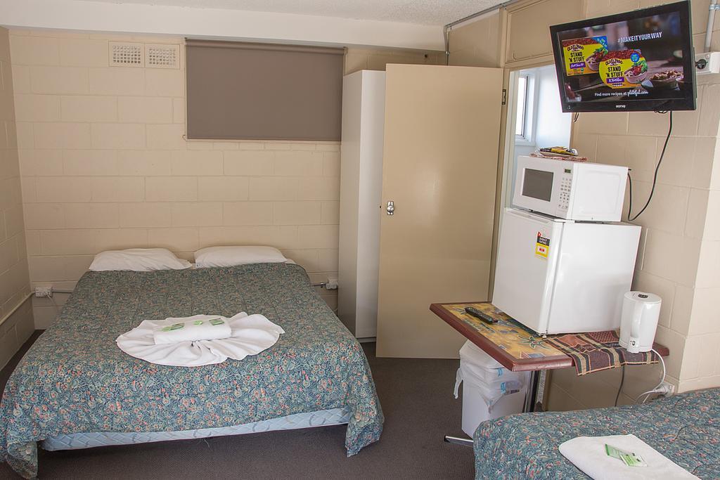 The Swiss Motel Cooma Exterior photo