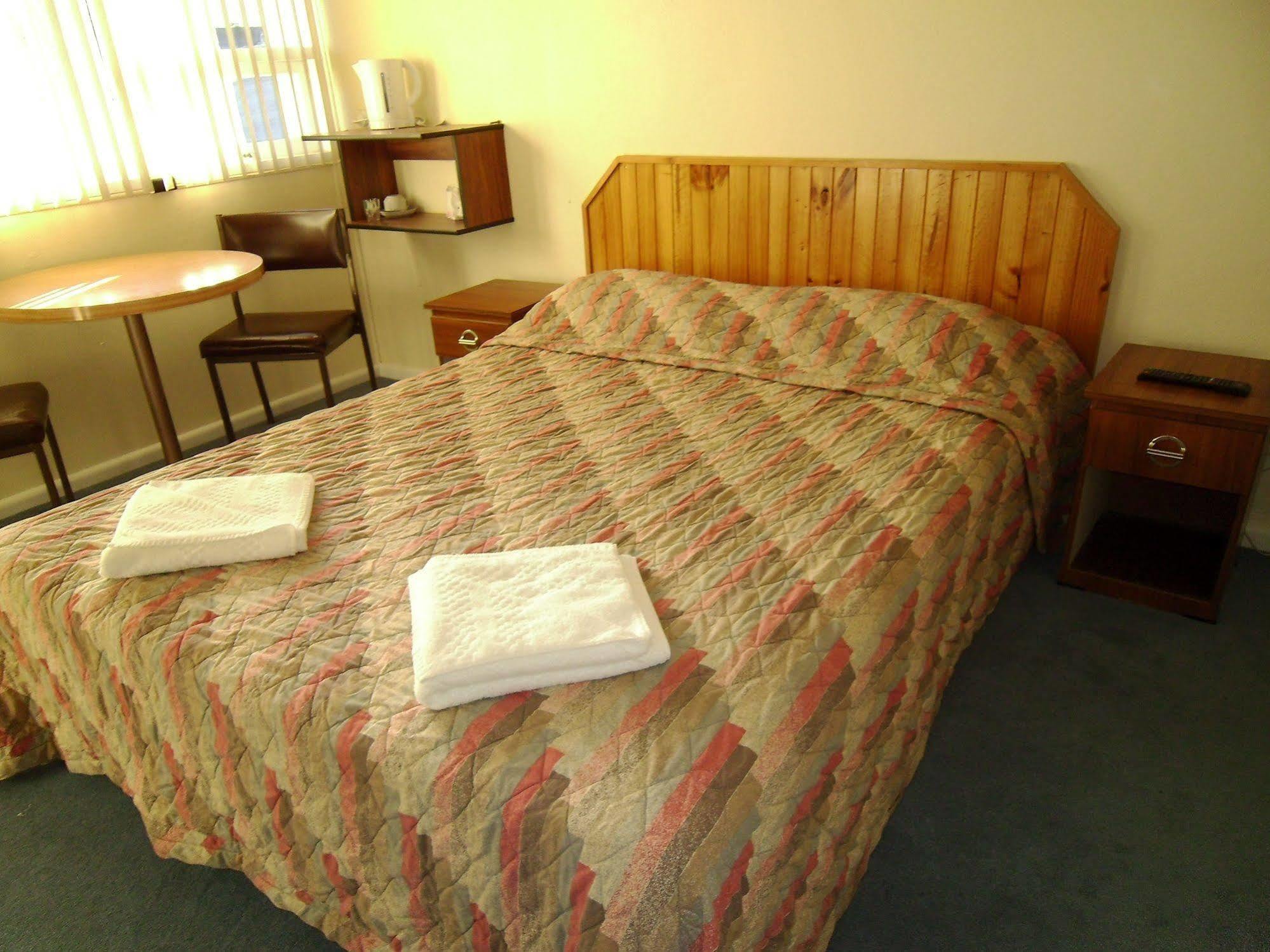 The Swiss Motel Cooma Exterior photo