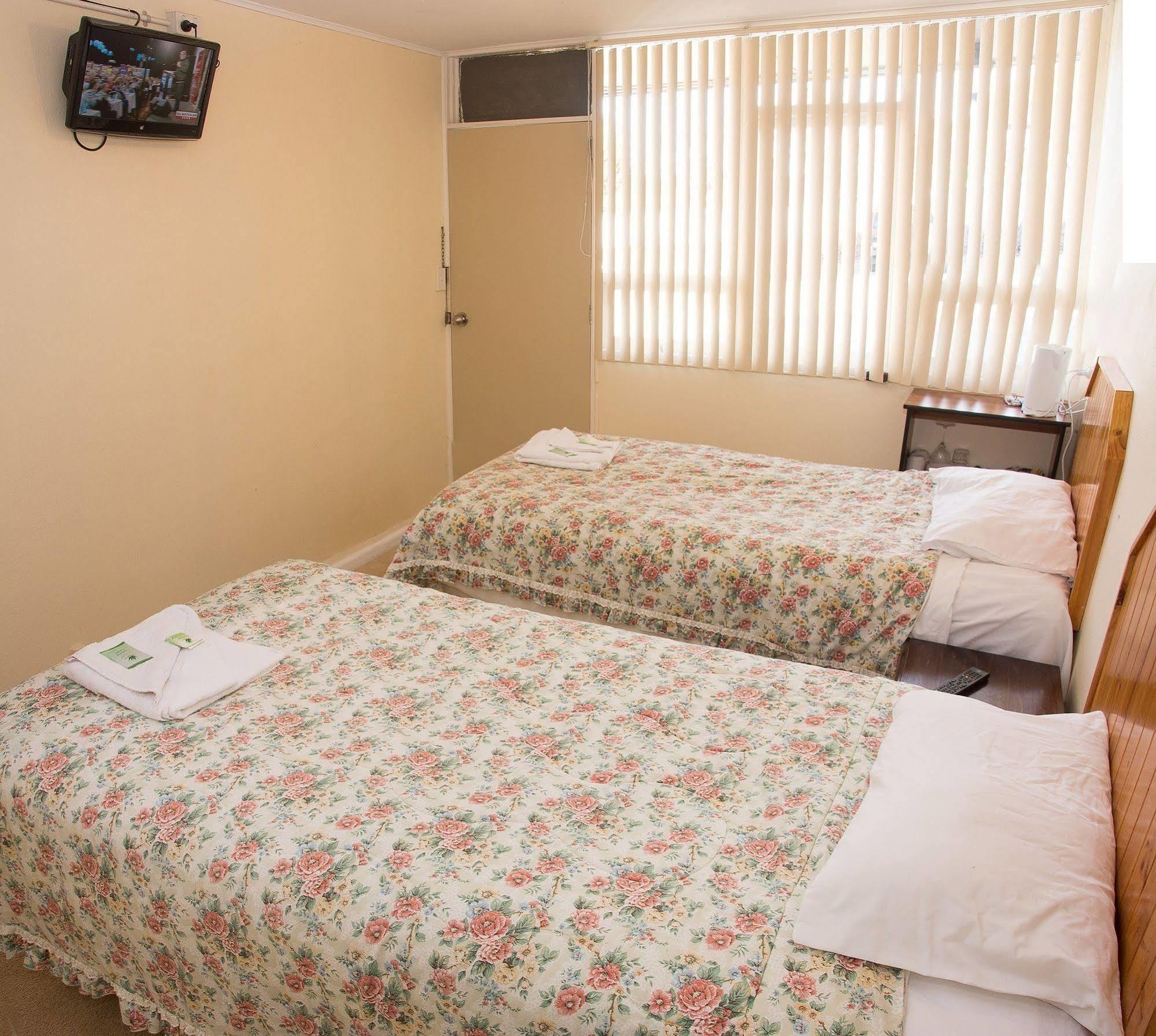 The Swiss Motel Cooma Exterior photo