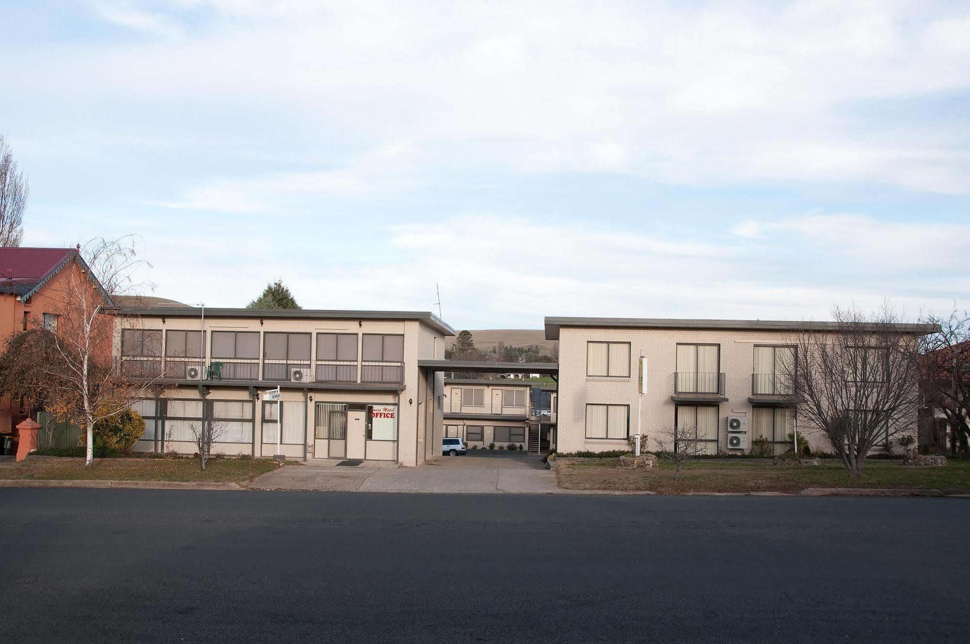 The Swiss Motel Cooma Exterior photo
